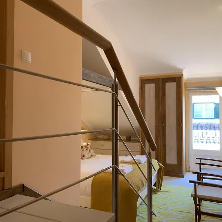 Duplex With Terrace In Downtown דירה קסקאיס